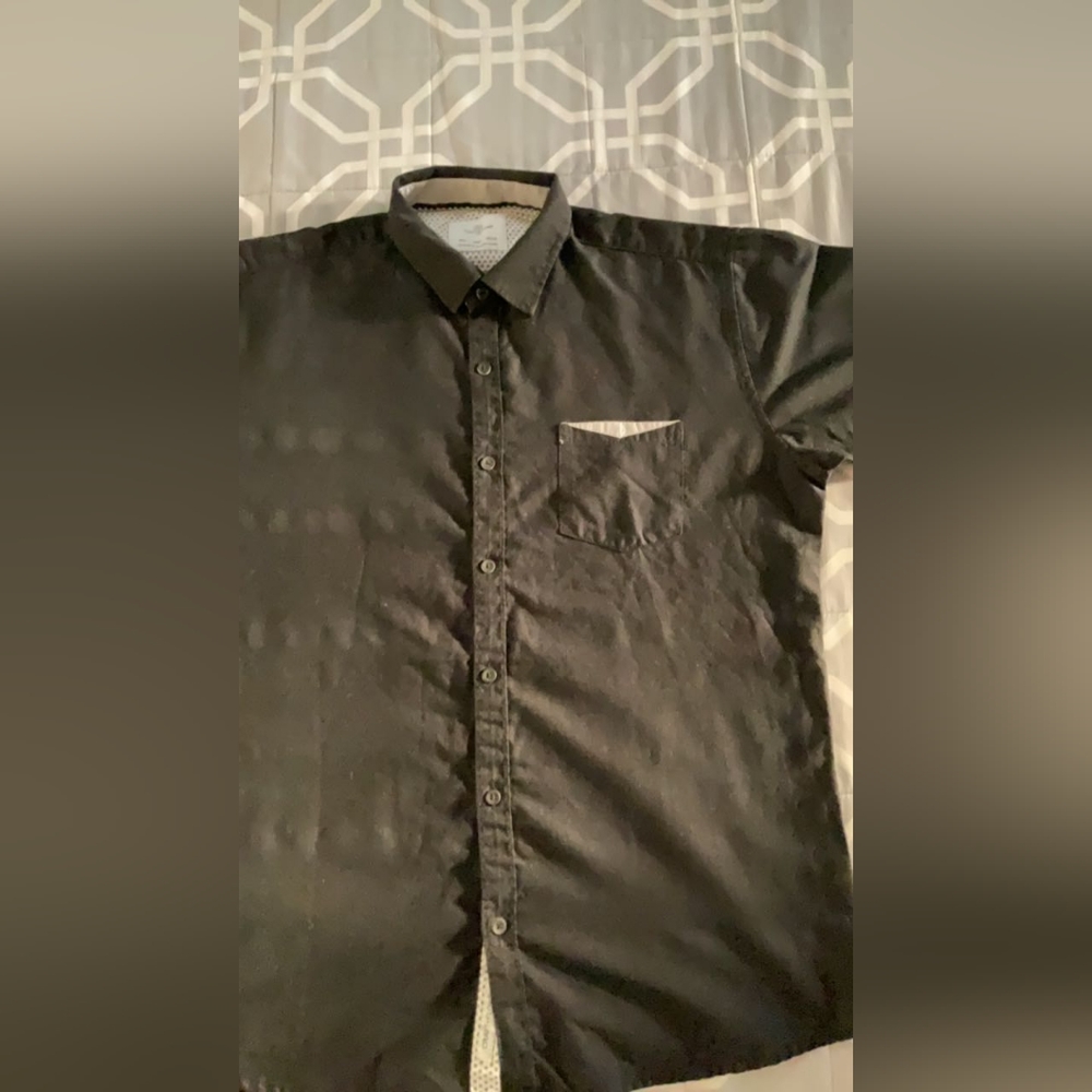 Short sleeve collared shirt